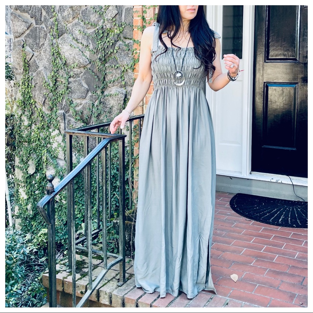 07 My Best Selling ✨Fabulous smocked tank maxi dress - Picture 4 of 6